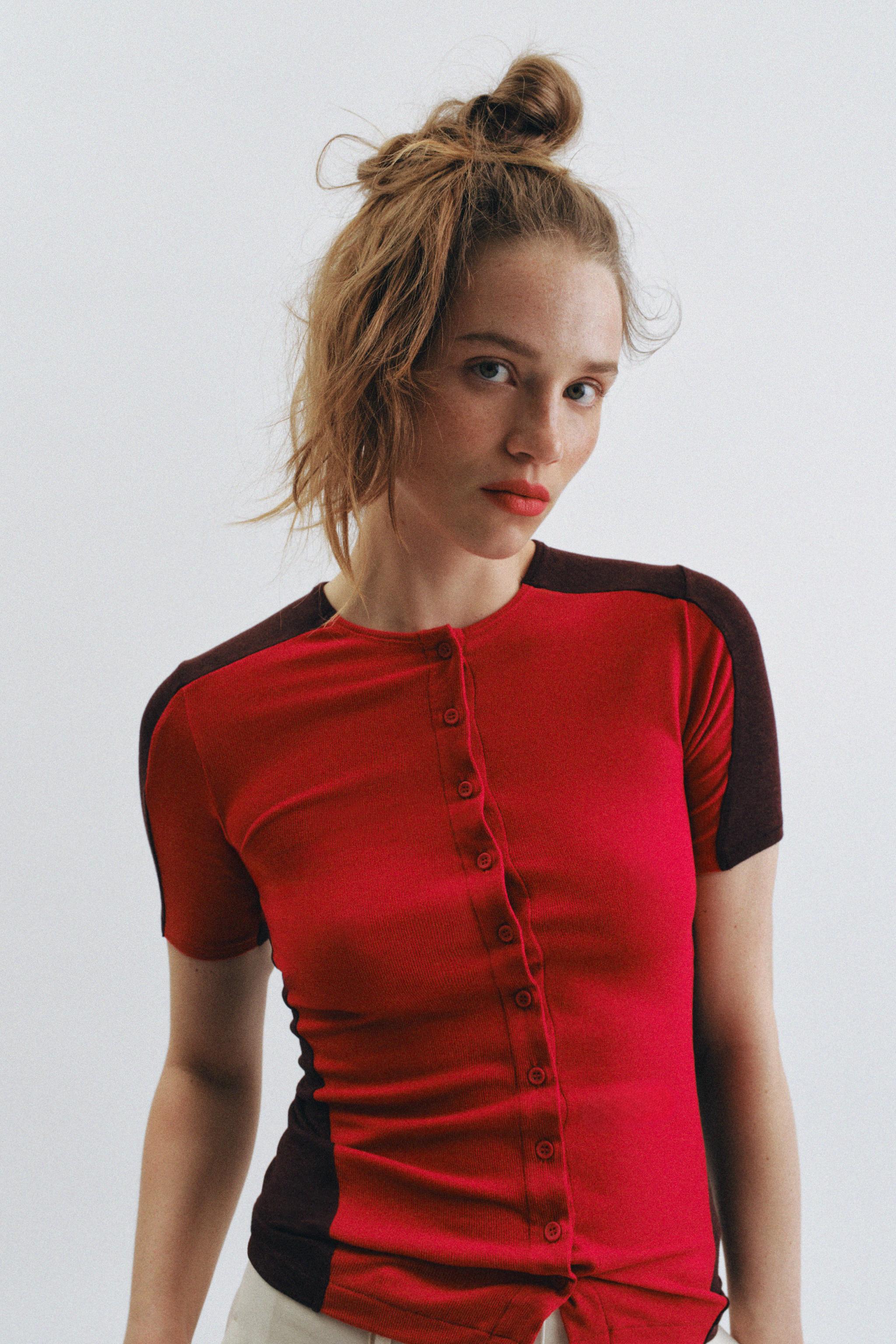 SHORT SLEEVE BUTTON T-SHIRT